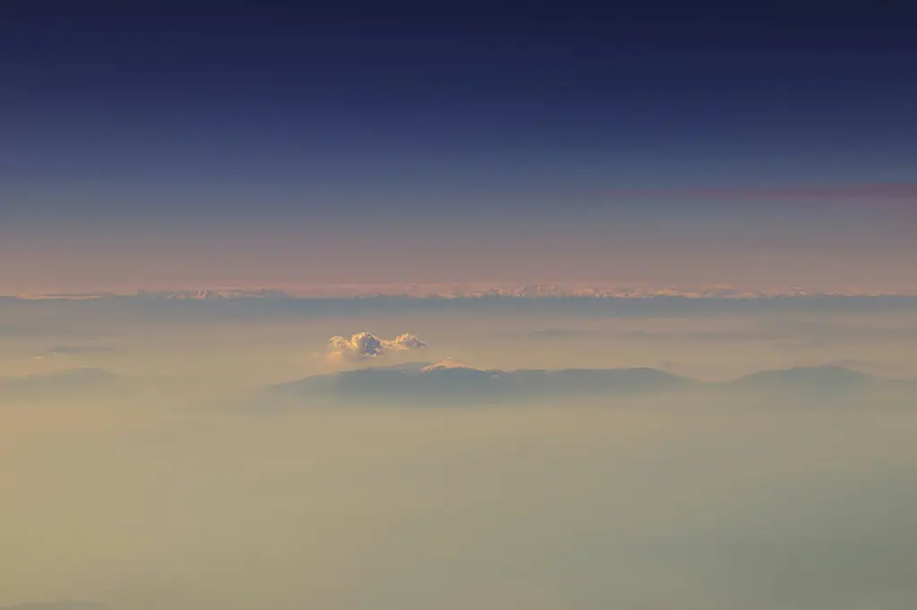 專球牌登山雨鞋：台灣山友的雨中守護神